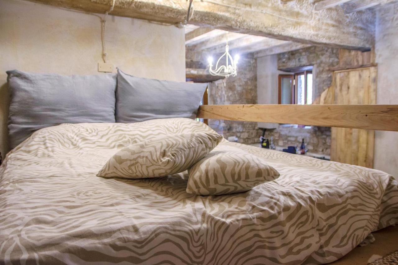 Il Nido Di Matilde _Monolocale Design Sul Fiume_ Appartement Rossena Buitenkant foto