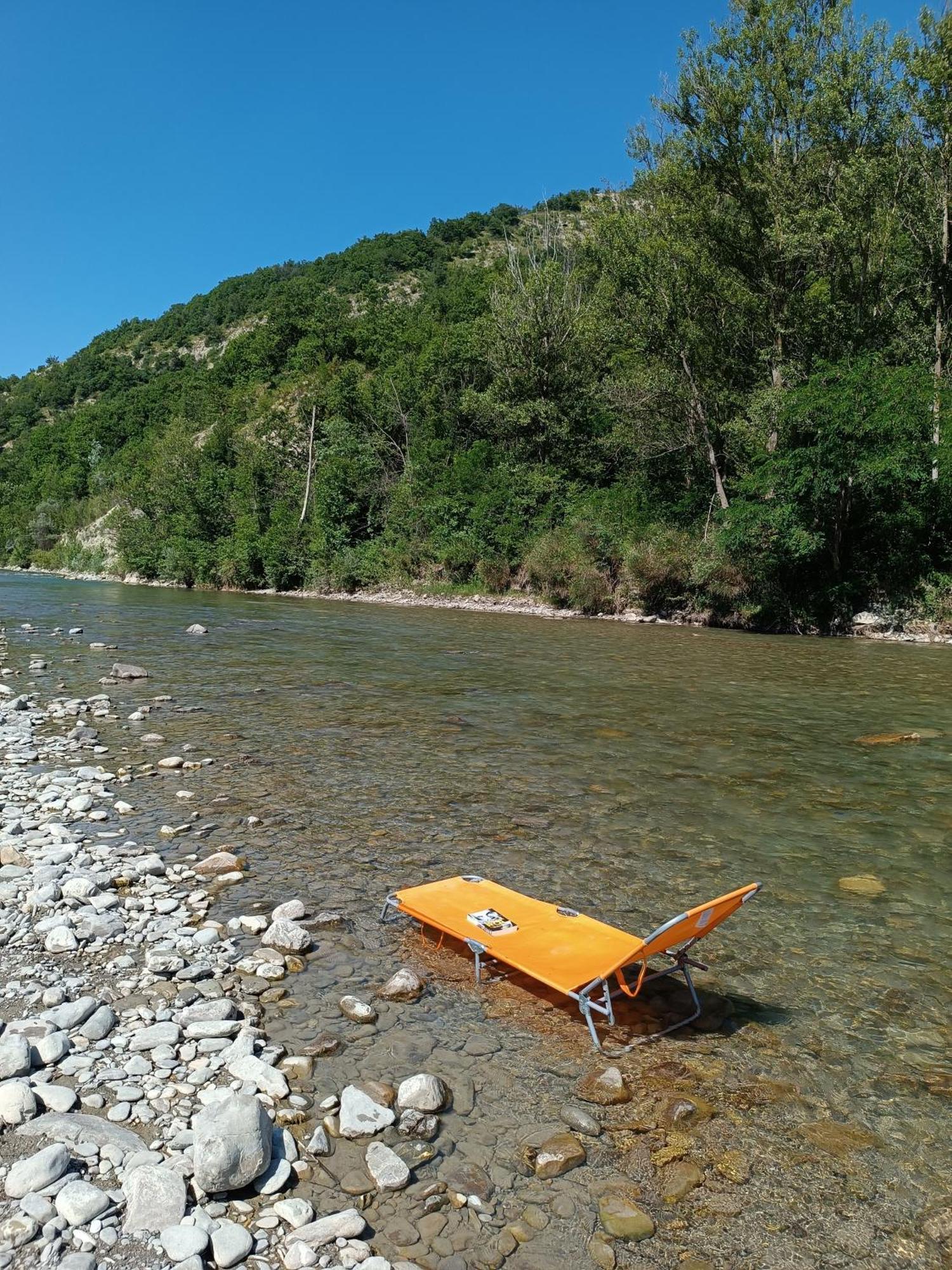 Il Nido Di Matilde _Monolocale Design Sul Fiume_ Appartement Rossena Buitenkant foto