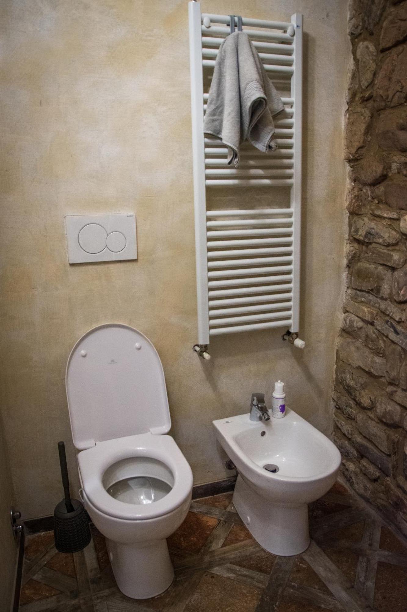 Il Nido Di Matilde _Monolocale Design Sul Fiume_ Appartement Rossena Buitenkant foto